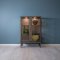 V302 Vitrine