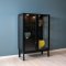 V302 Vitrine